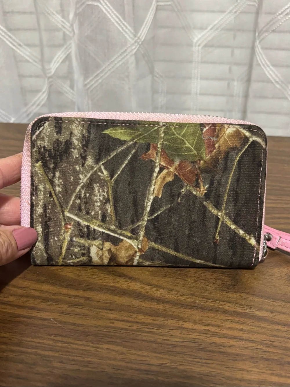 Browning Buckmark Mossy Oak Camo Wristlet Wallet with Pink Accents 6x4 pink trim